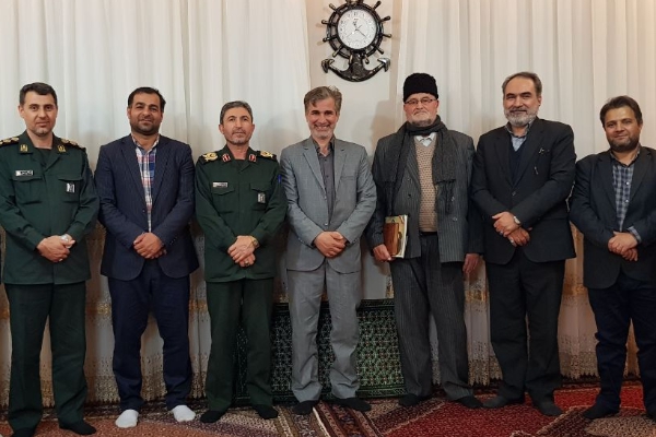 دیدار فرمانده سپاه حضرت عباس(ع) با خانواده شهید محمد عظیمی ججین+عکس و فیلم