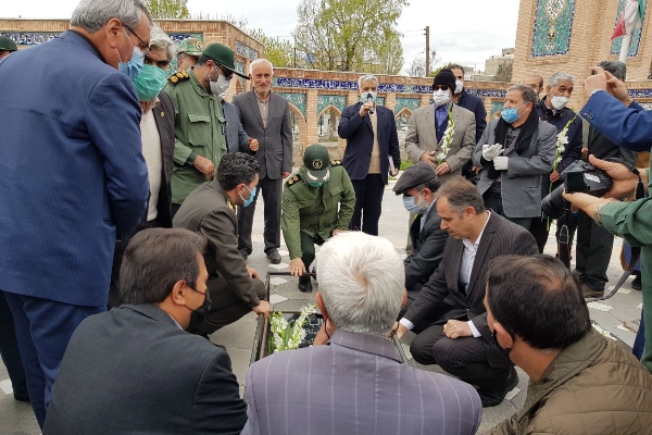 غبار روبی از مزار آیت الله مروج اولین امام جمعه اردبیل + عکس