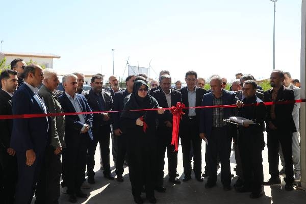 آیین بهره‌برداری از واحد تولیدی جوجه یک‌روزه در اردبیل