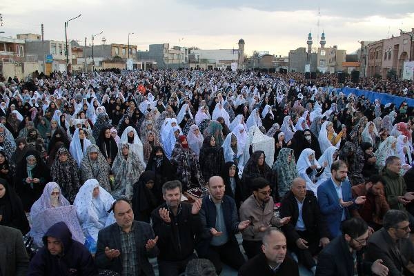 جلوه‌های بی‌نظیر وحدت و همدلی در نماز عید فطر اردبیل+ عکس