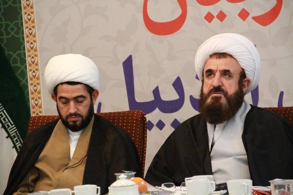 صالحین کم‌کاری تربیتی حجاب در حوزه و دانشگاه را جبران می‌کند